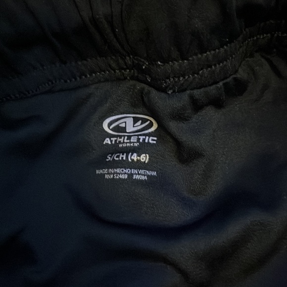 Black and white running shorts - Picture 3 of 3